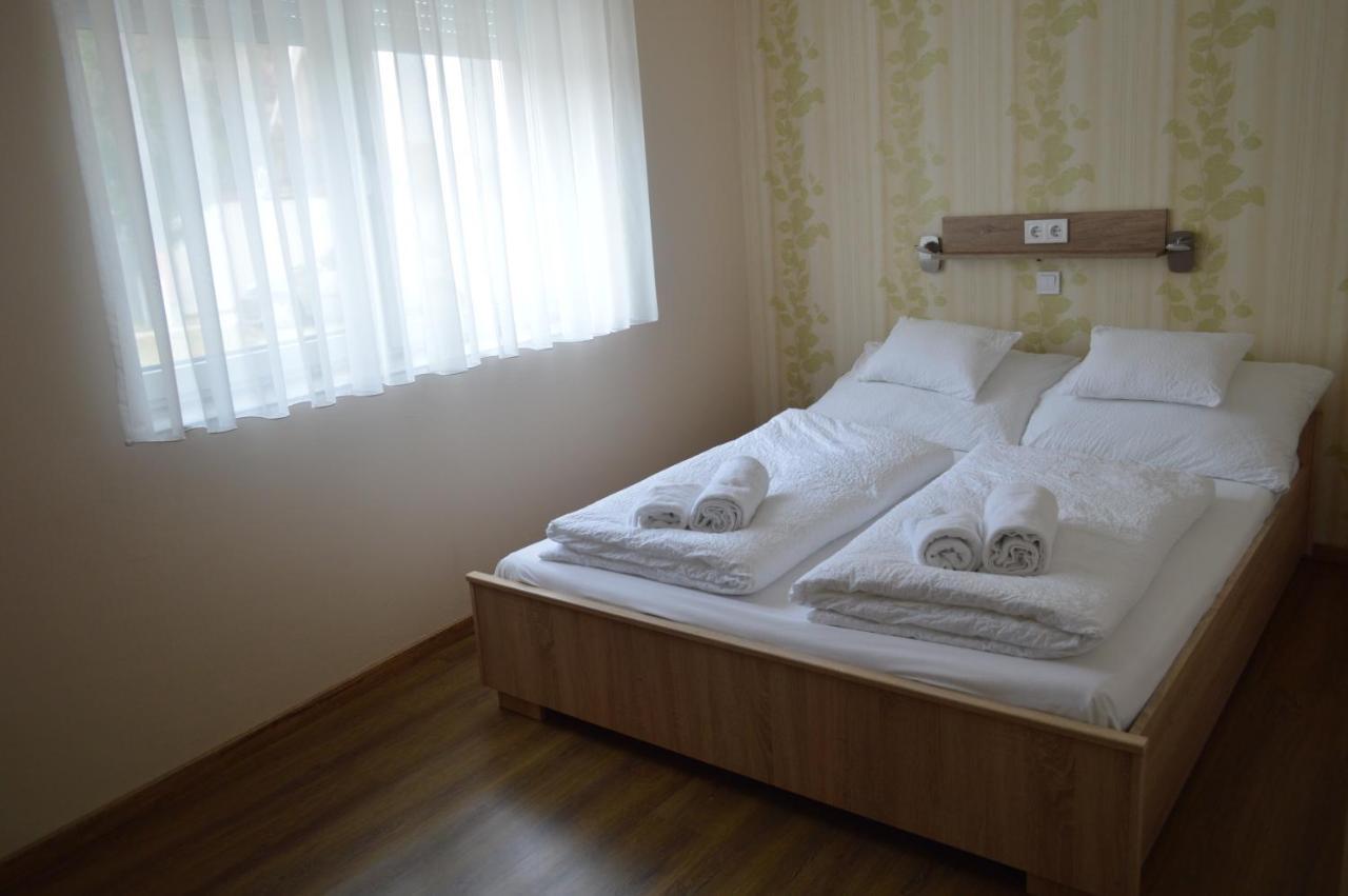 Bettina Vendeghaz Appartement Kiskoros Buitenkant foto