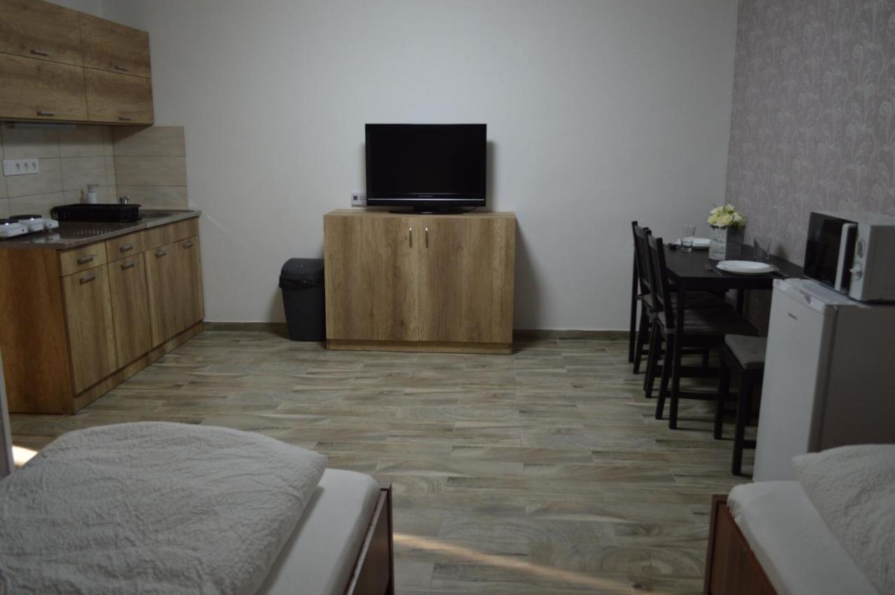 Bettina Vendeghaz Appartement Kiskoros Buitenkant foto