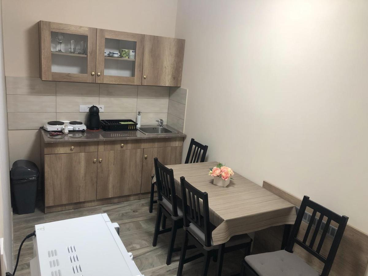 Bettina Vendeghaz Appartement Kiskoros Buitenkant foto