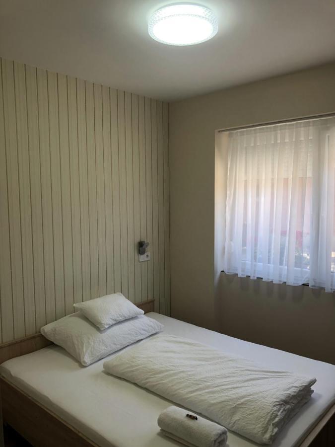 Bettina Vendeghaz Appartement Kiskoros Buitenkant foto
