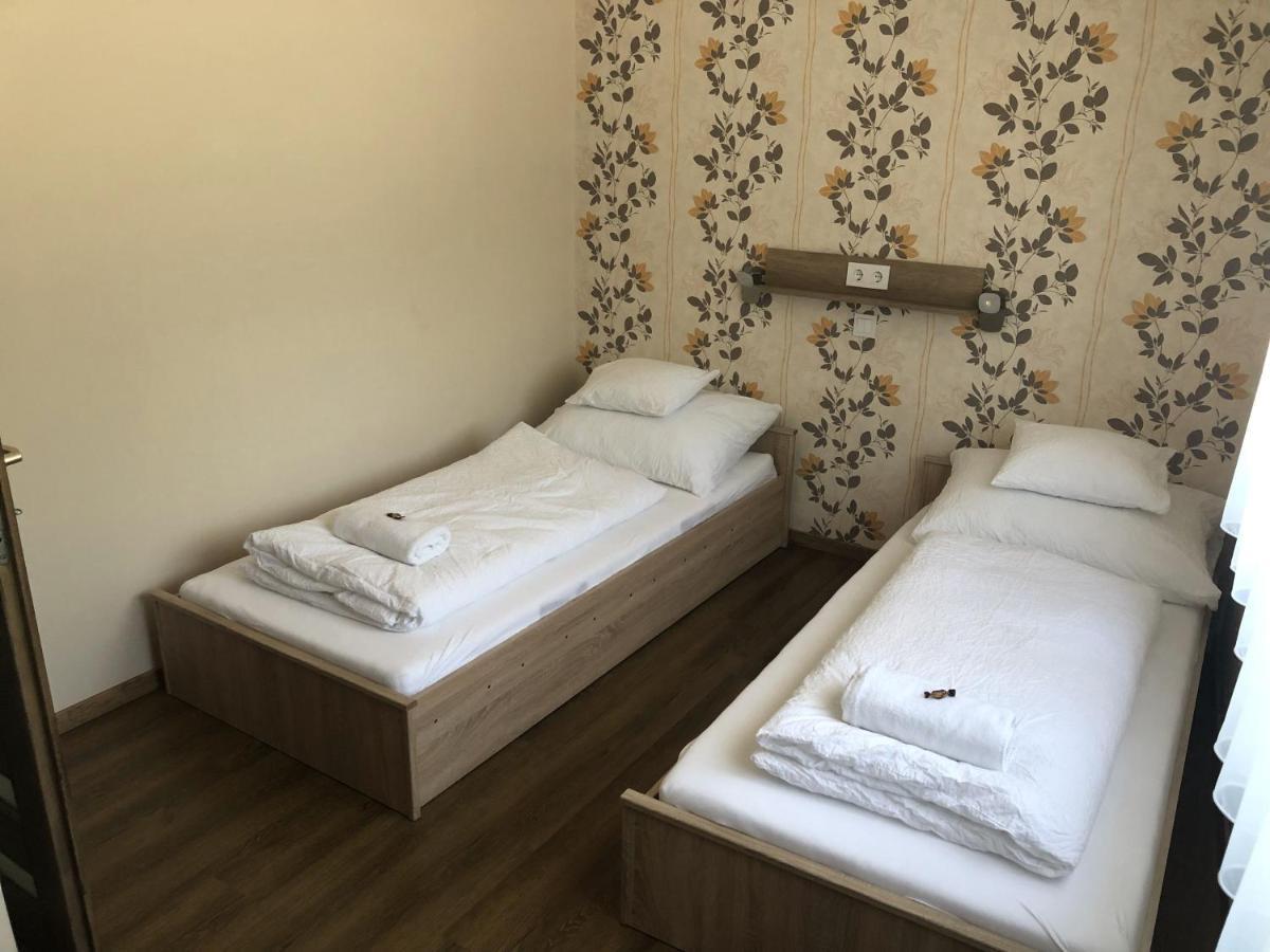 Bettina Vendeghaz Appartement Kiskoros Buitenkant foto